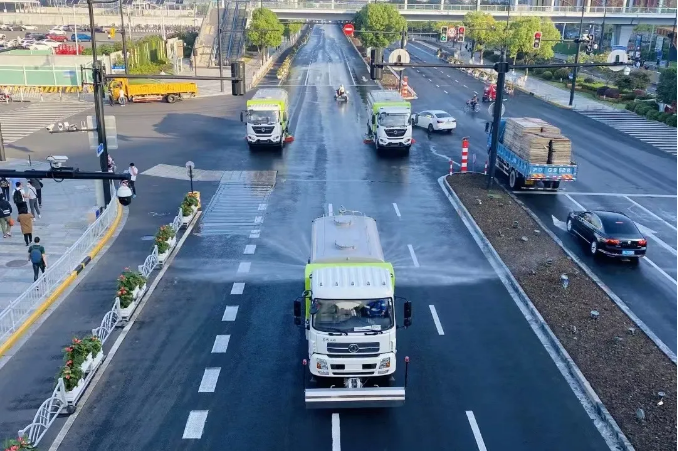 路面见本色丨kaiyun开云环境新能源环卫装备服务上海进博会！