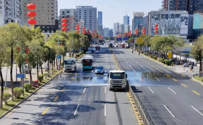 虎虎生威迎新春丨kaiyun开云环境环卫作业扮靓城市佳节新容颜